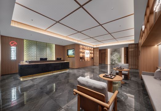 Qianna Hotel (Ruzhou Railway Station) Hotel Overview