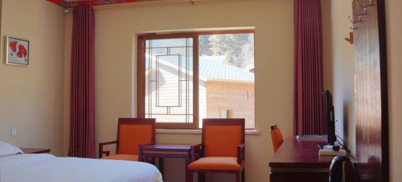 宝兴生态主题酒店图片