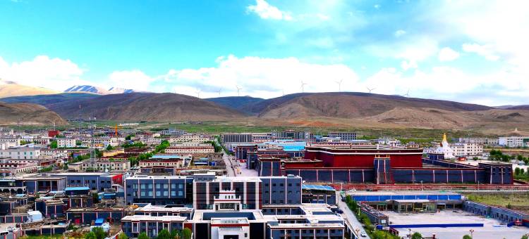 萨迦乃仓酒店图片