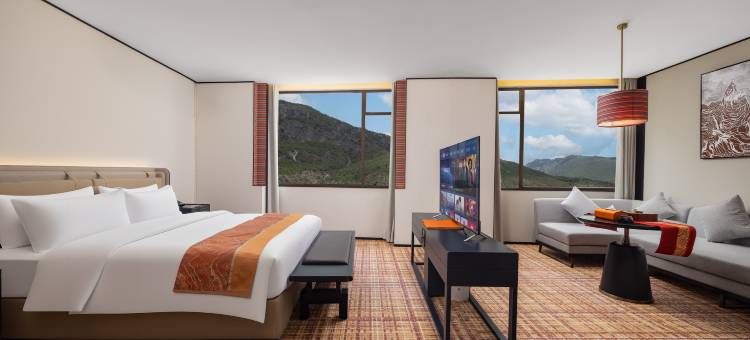 稻城亚丁来麓岷山饭店图片