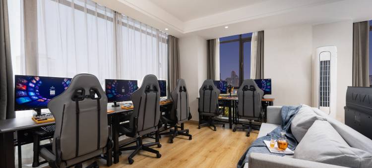 尖峰·柚电竞酒店(南昌西站地铁站店)图片