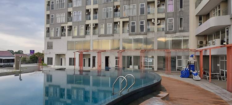 Apartemen amazana cheapest,cozy with wifi,pool and gym by luckystay图片