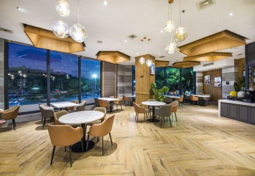 Yangjiang Jiangcheng Junyi Square Atour X HotelHotel Overview