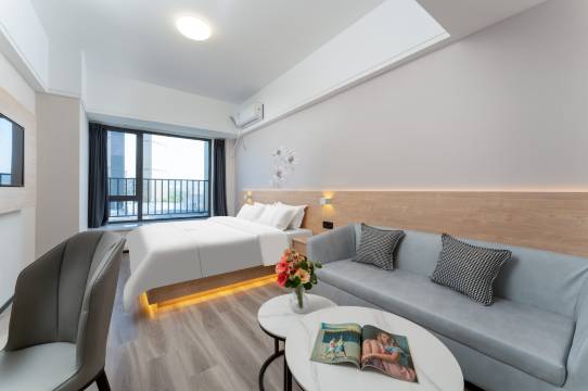 艾晶艺术酒店(鲁商天街店)