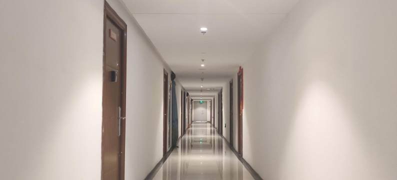 多彩假日酒店公寓(青岛火车北站科技大学四方校区店)图片