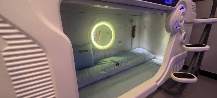 佰斯特太空舱宾馆(和田玉石交易中心店)图片