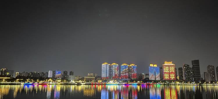 襄阳白宫一号空中花园酒店(人民广场天元四季城店)图片