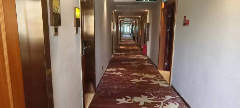 东泊湾商务酒店(深圳宝安国际机场钟屋南地铁站店)图片