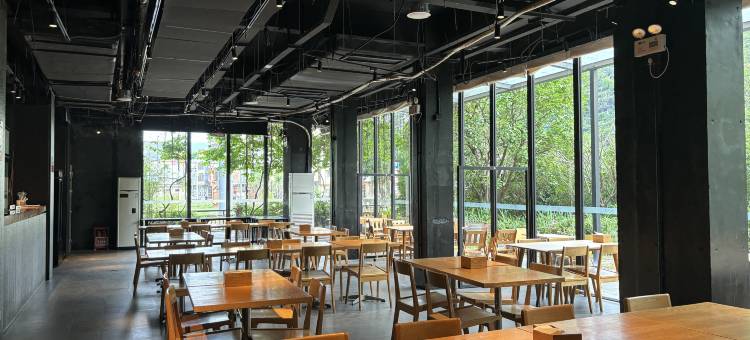 璞驿澳斯特WOW酒店(英西峰林走廊店)图片