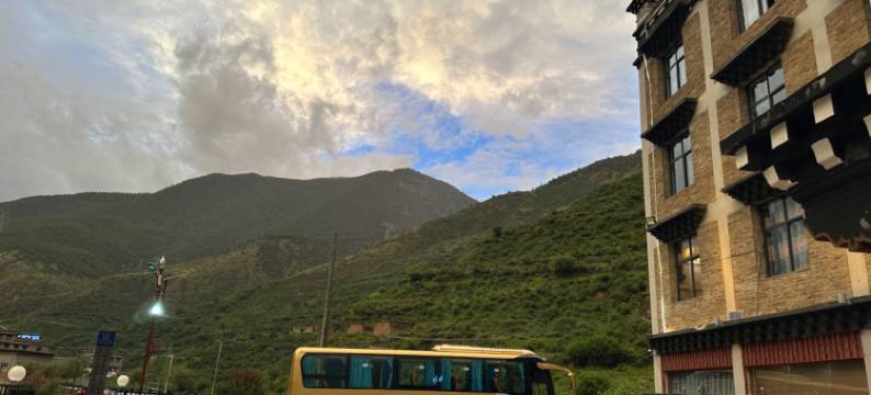 稻城乐乐酒店(香格里拉镇店)图片