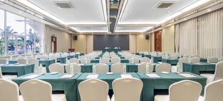 西双版纳景洪市皇冠大酒店(爱琴海商城泼水广场店)图片