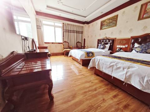 雅江岗日卓玛酒店