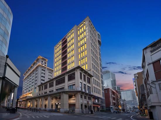 上海外滩大世界地铁站轻居酒店