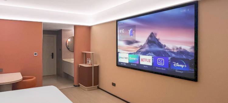 Crystal设计师高空酒店(东海高铁站步行街店)图片