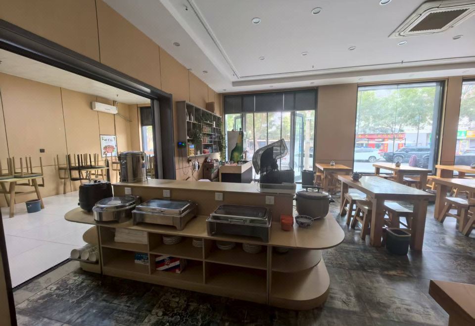 Dunhuang Dunyue Hotel (Shazhou Night Market) Hotel Overview