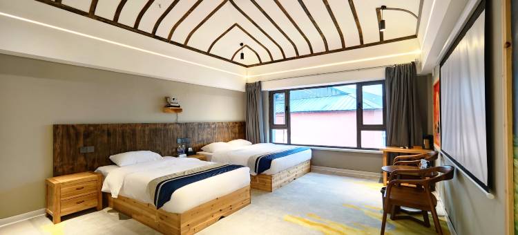 额尔古纳黑山头镇牧云右岸雅居酒店图片