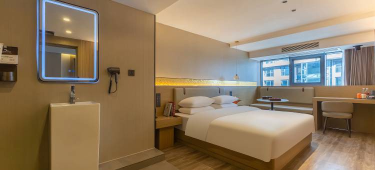 华菲酒店(贵阳龙洞堡机场砂之船奥特莱斯店)图片