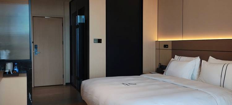 易趣·君临酒店(中山三乡雅居乐车站店)图片