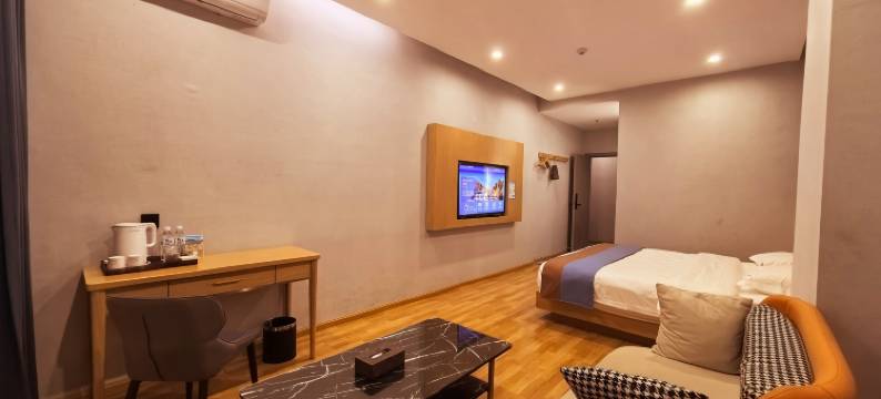 临沧开园曼居酒店(市一中店)图片