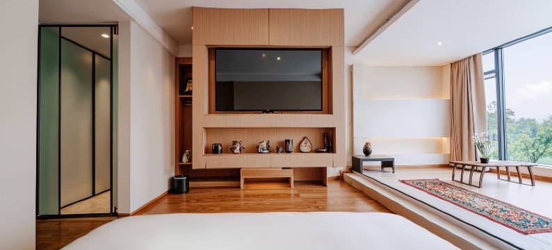 帕居白宫酒店(林芝波密318国道桃花沟店)图片