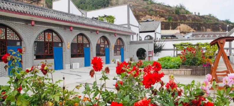 吉县人祖山忘忧山庄图片