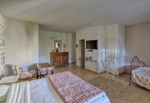 Domaine des Chais Hotel Overview