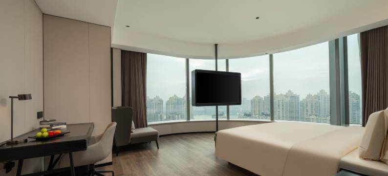 惠州华贸天地荣灿江景亚朵酒店图片