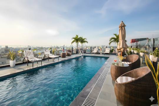 MAY DE VILLE Crown Hotel