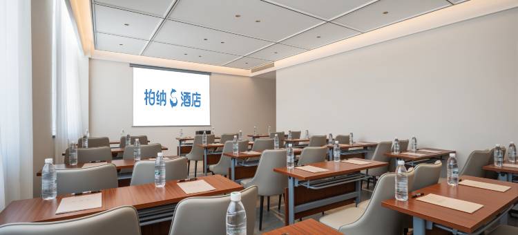 柏纳S酒店(克拉玛依高铁站店)图片