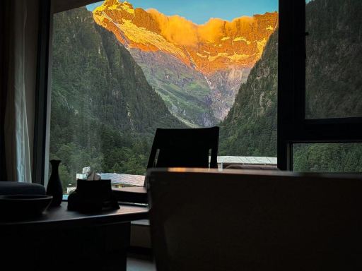 Yubeng Manshan MANSHAN · Golden Snow Bonfire Private Hot Spring ManorHotel Overview