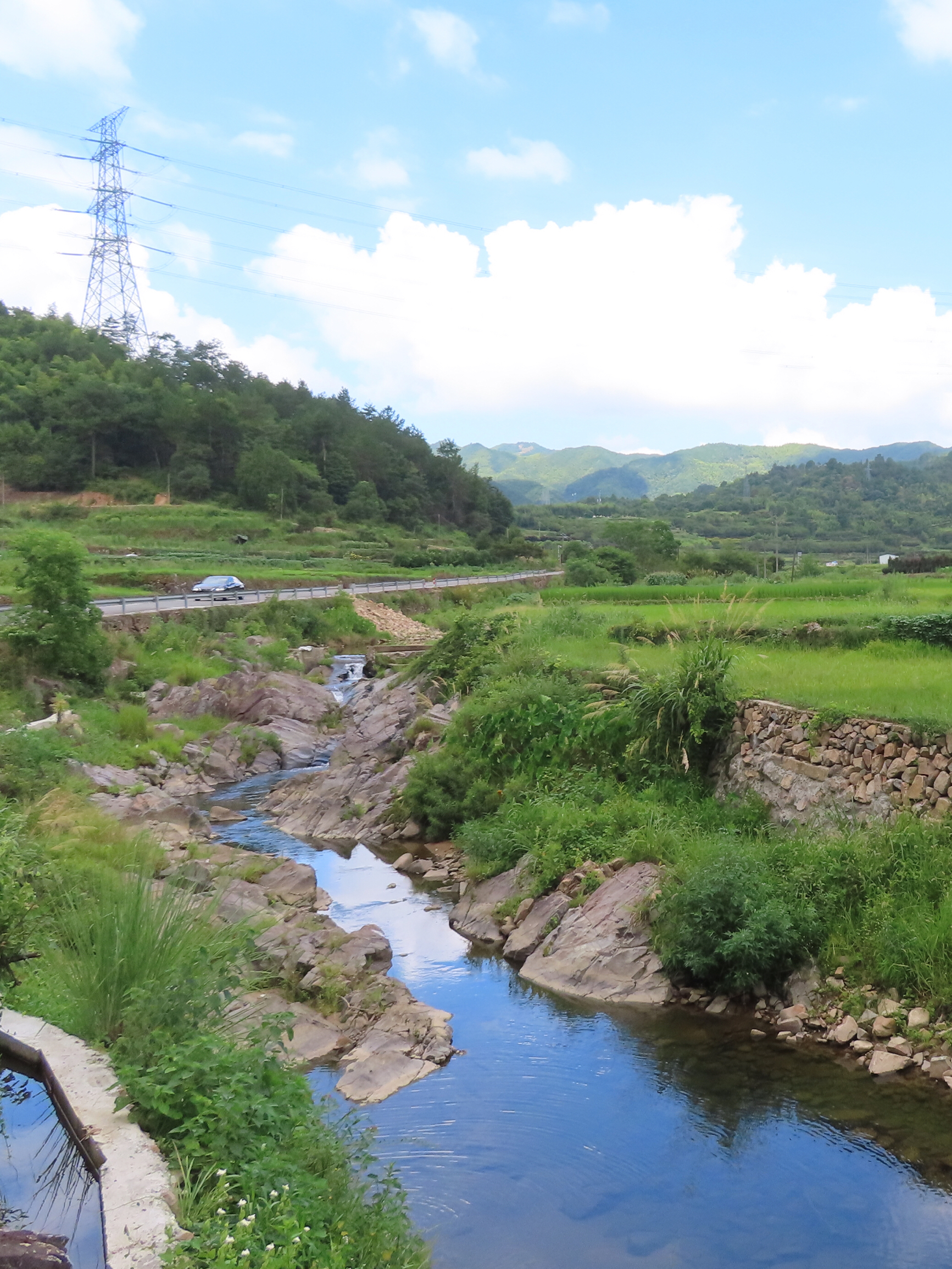 宁波奉化箭竹村，也是一处玩水地好徒步胜地，村外景色太美了