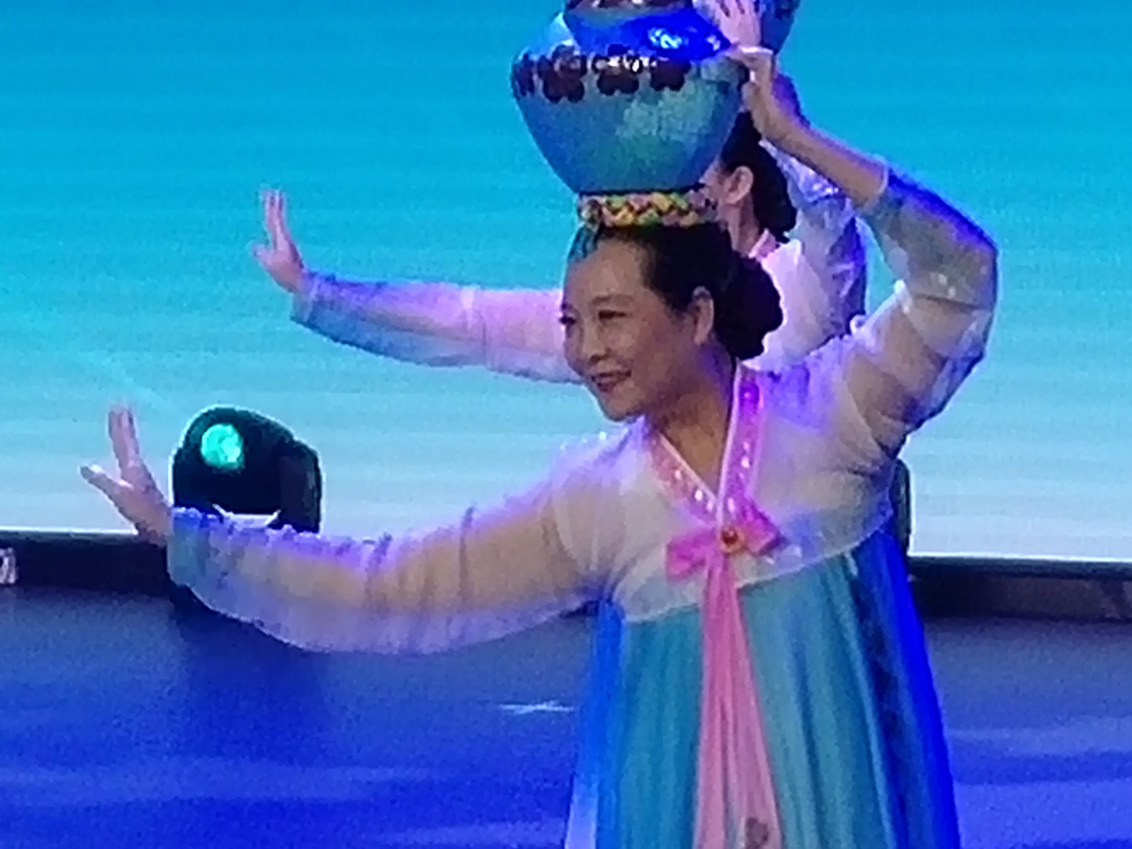 朝鲜族顶水舞