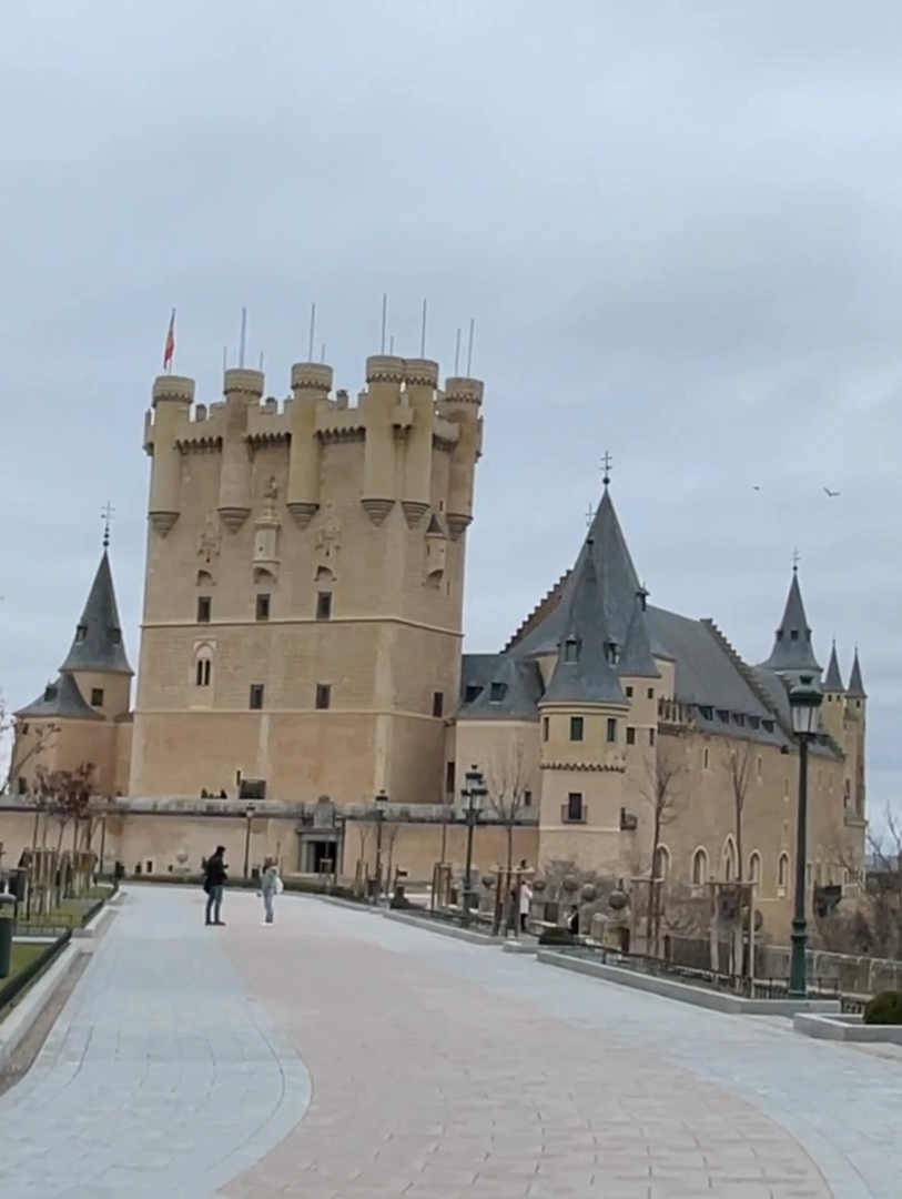 塞哥维亚的阿尔卡萨尔城堡，迪士尼白雪公主城堡的原型。