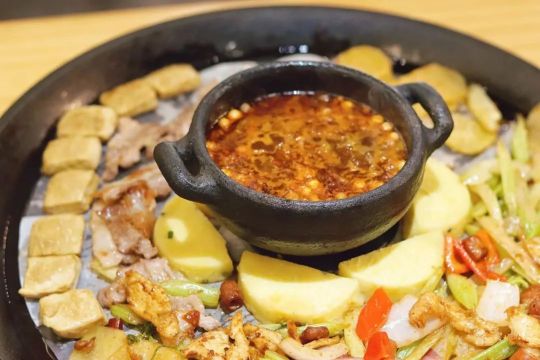 原三角花园周记烙锅热汤丝娃娃