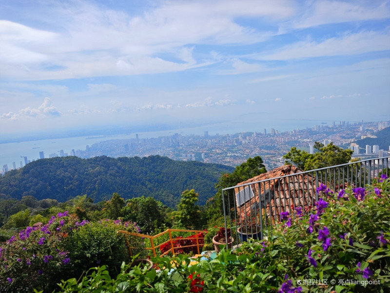 马来西亚🇲🇾｜一眼望尽山脚下槟城市区的升旗山