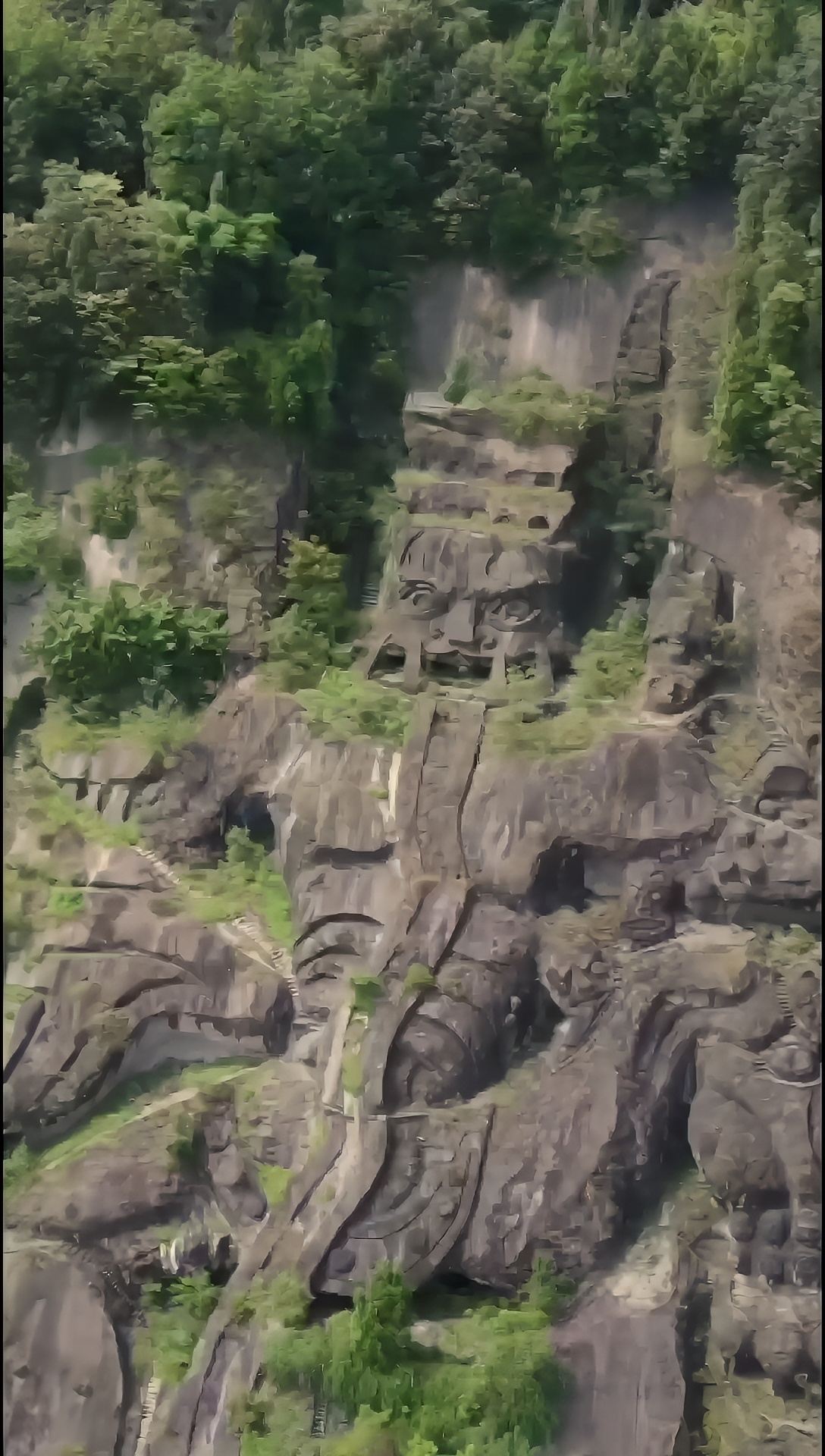 重庆鬼王石刻，高138米，宽217米，舌长81米，堪称“世界第一大鬼”。#旅行推荐官 #重庆
