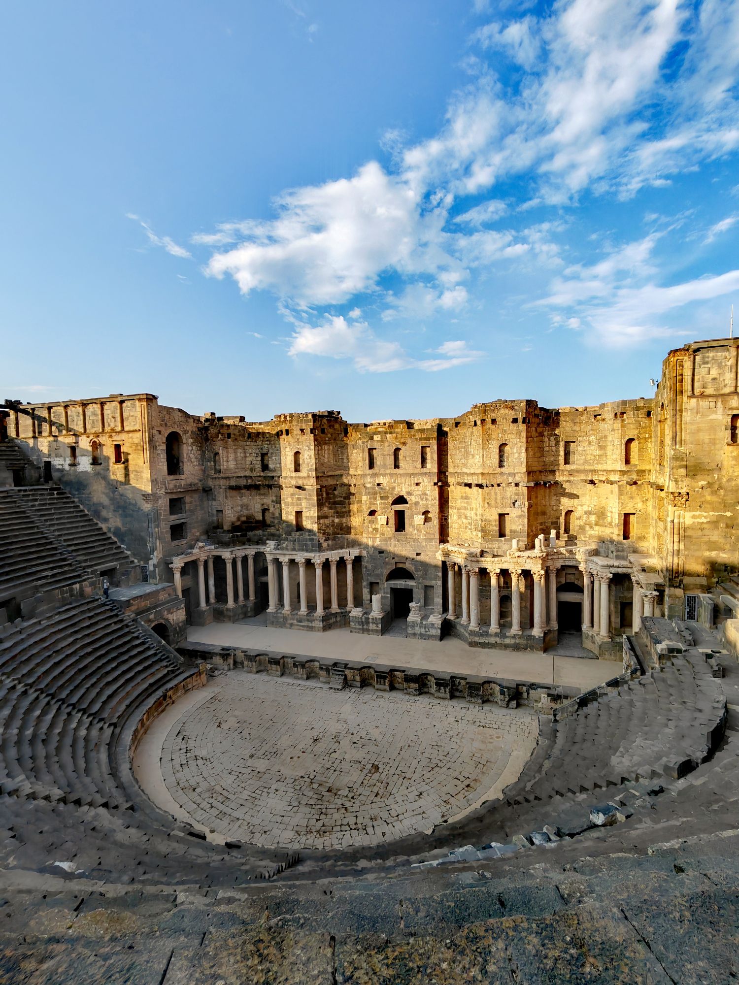 叙利亚布拉斯古城古罗马剧场一瞥