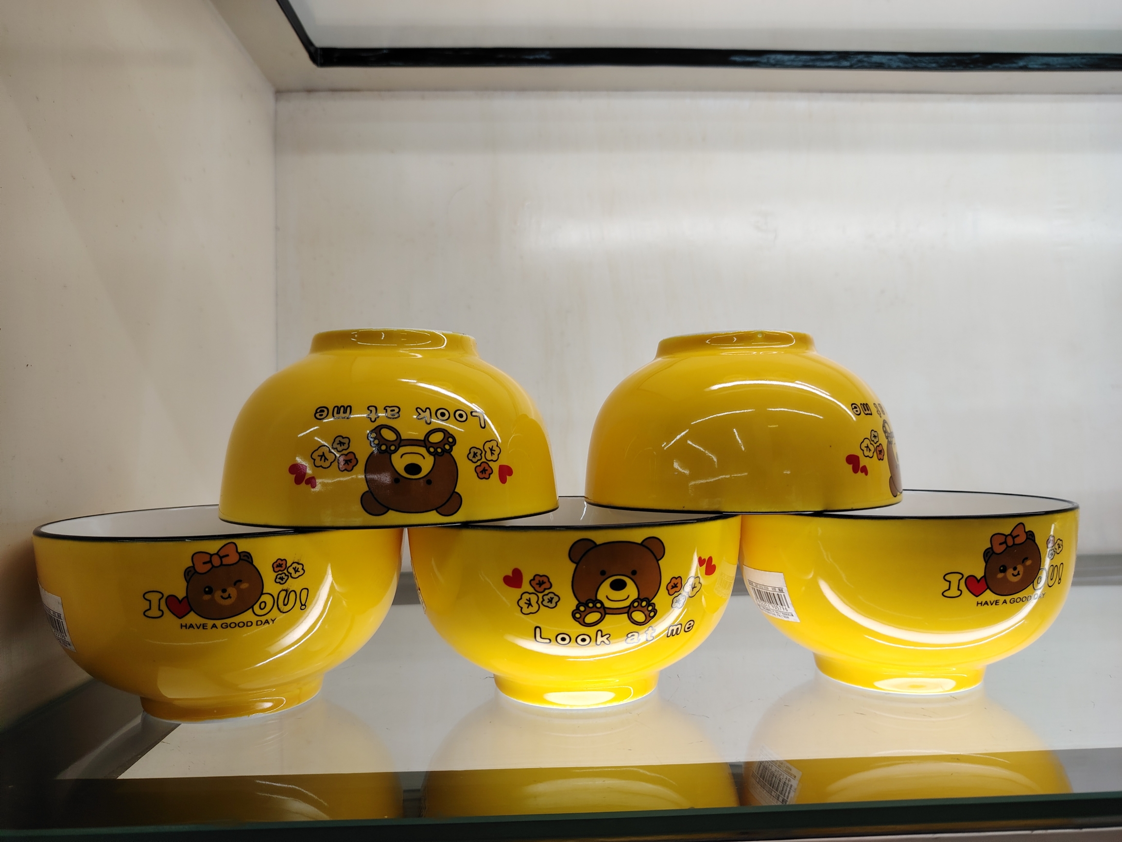 #五一旅行任意门 在广西南山瓷器有限公司展厅看到的餐具太精美了。于是，达人们惊讶之余，去车间参观，看