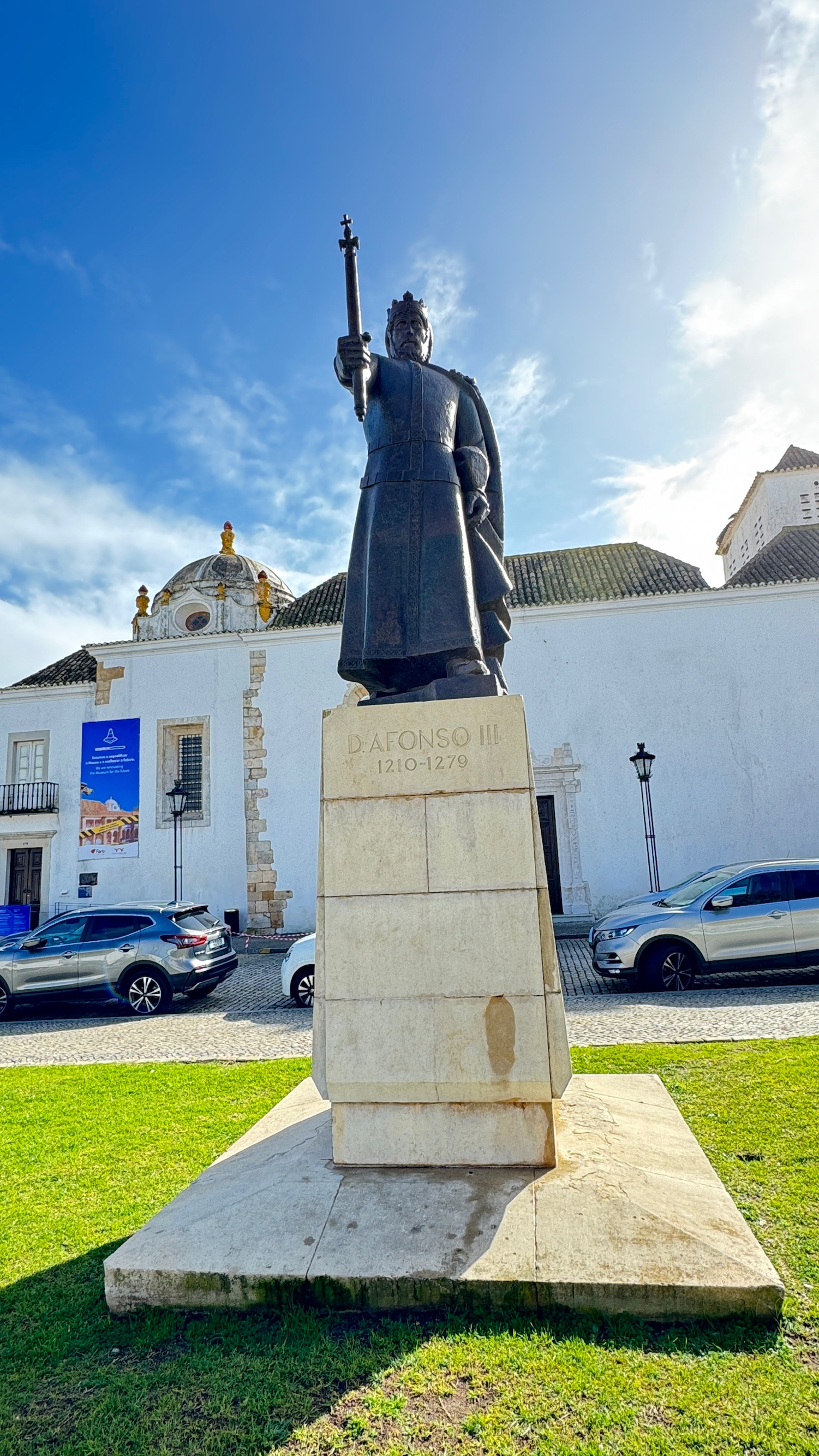 葡萄牙国王阿方索三世纪念碑Monumento a Don A