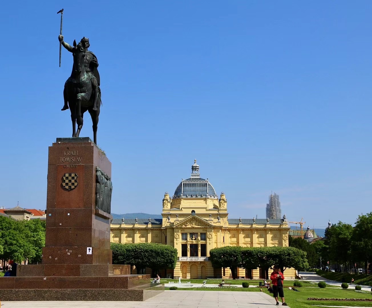 克罗地亚🇭🇷萨格勒布火车站广场雕塑