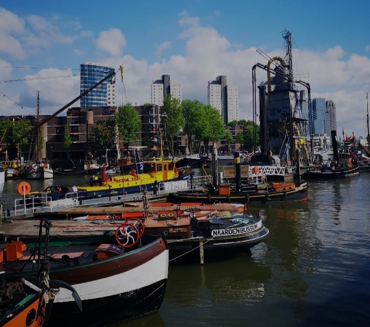 鹿特丹港，上世纪八十年代前后曾经是世界最大的港口，那天新闻说世界第一艘氢动力拖轮出现在鹿特丹港，让我
