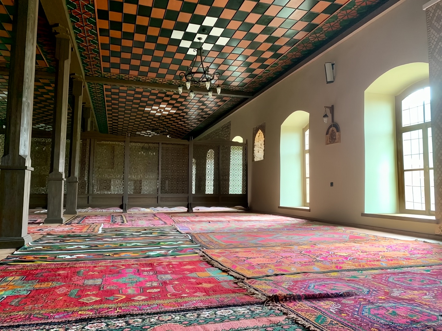 可汗清真寺，有伊朗粉红清真寺的影子