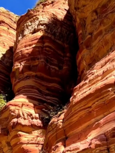 探秘红崖峡谷：北方羚羊谷的壮观风光