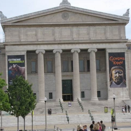 罗素博物馆（C. M. Russell Museum）位于蒙大拿州的首府海伦娜市中心，是以美国著名西