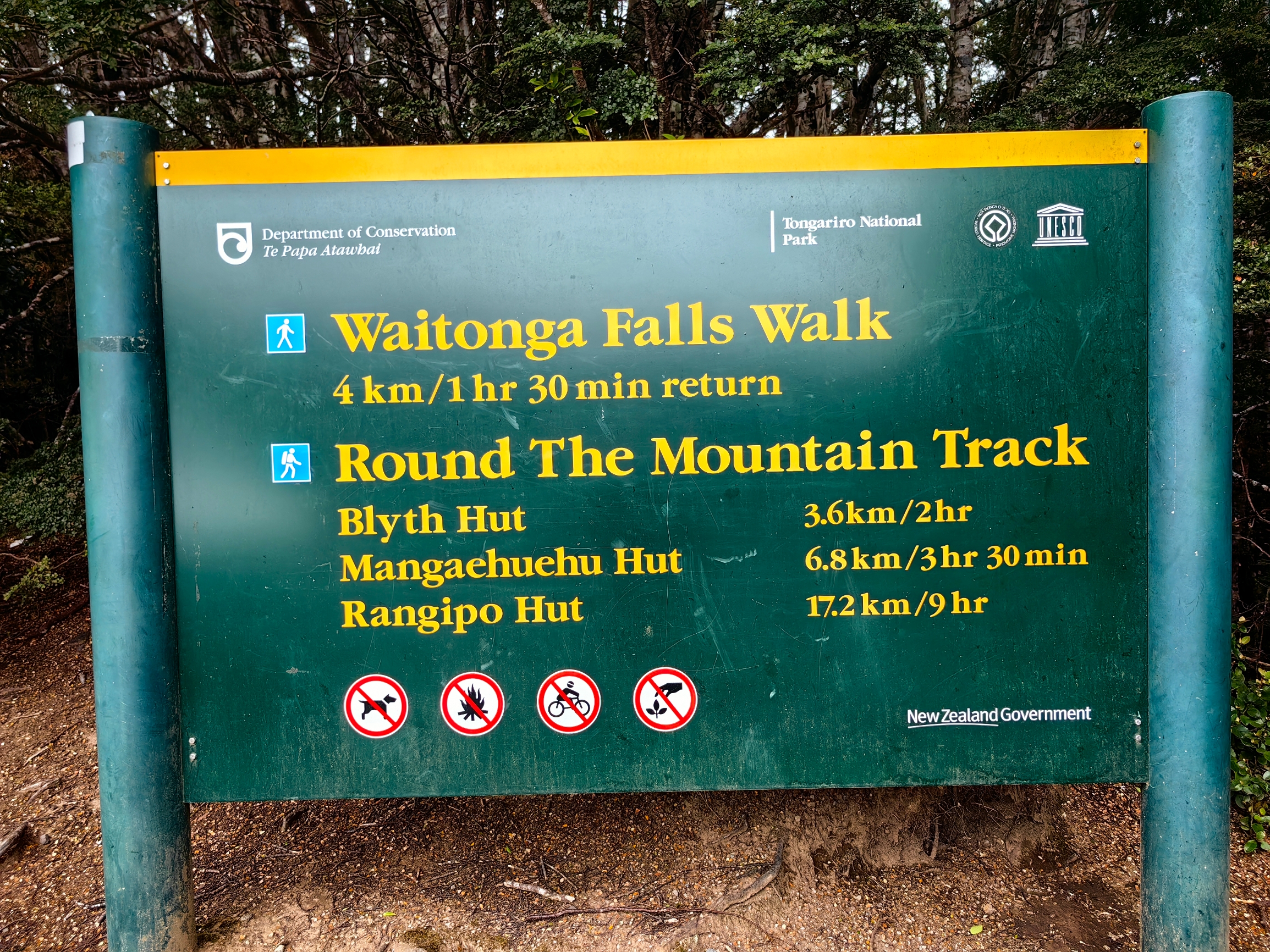今天去鲁阿佩胡的waitonga Falls Track走大约4公里，1个半小时左右。先走一段上坡路