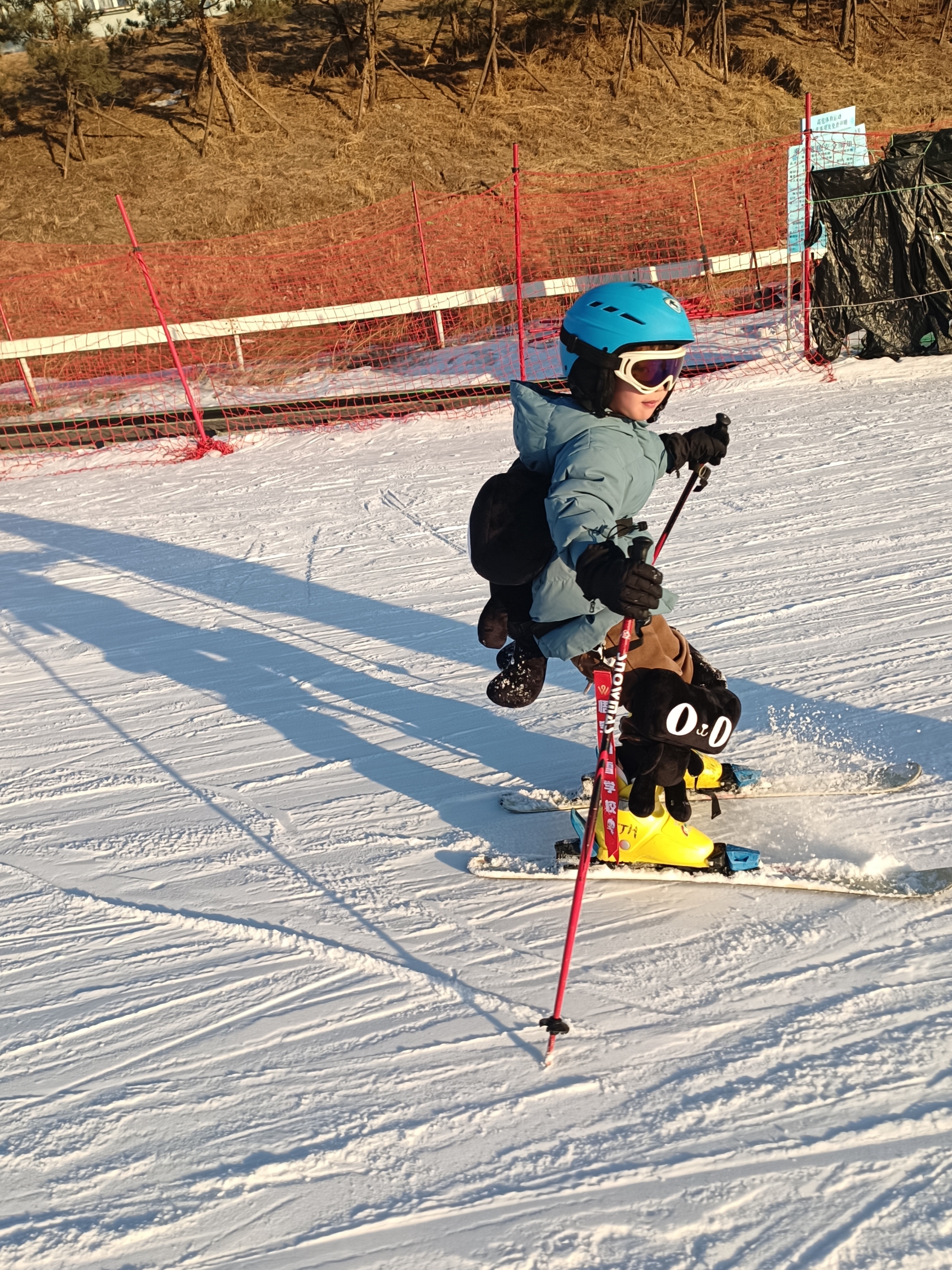 跟着妈妈学滑雪