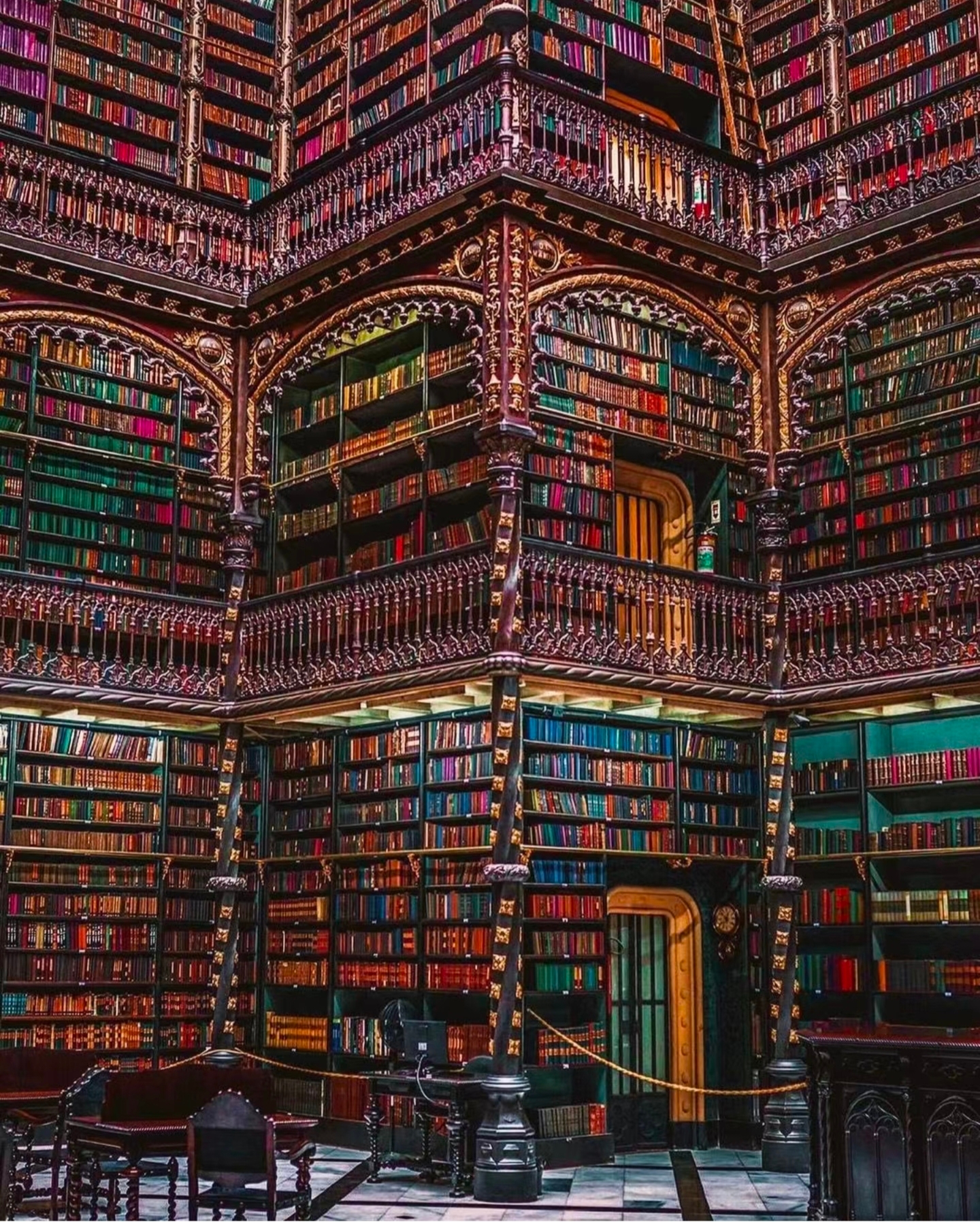 霍格沃茨图书馆现实版|里约皇家葡文图书馆
