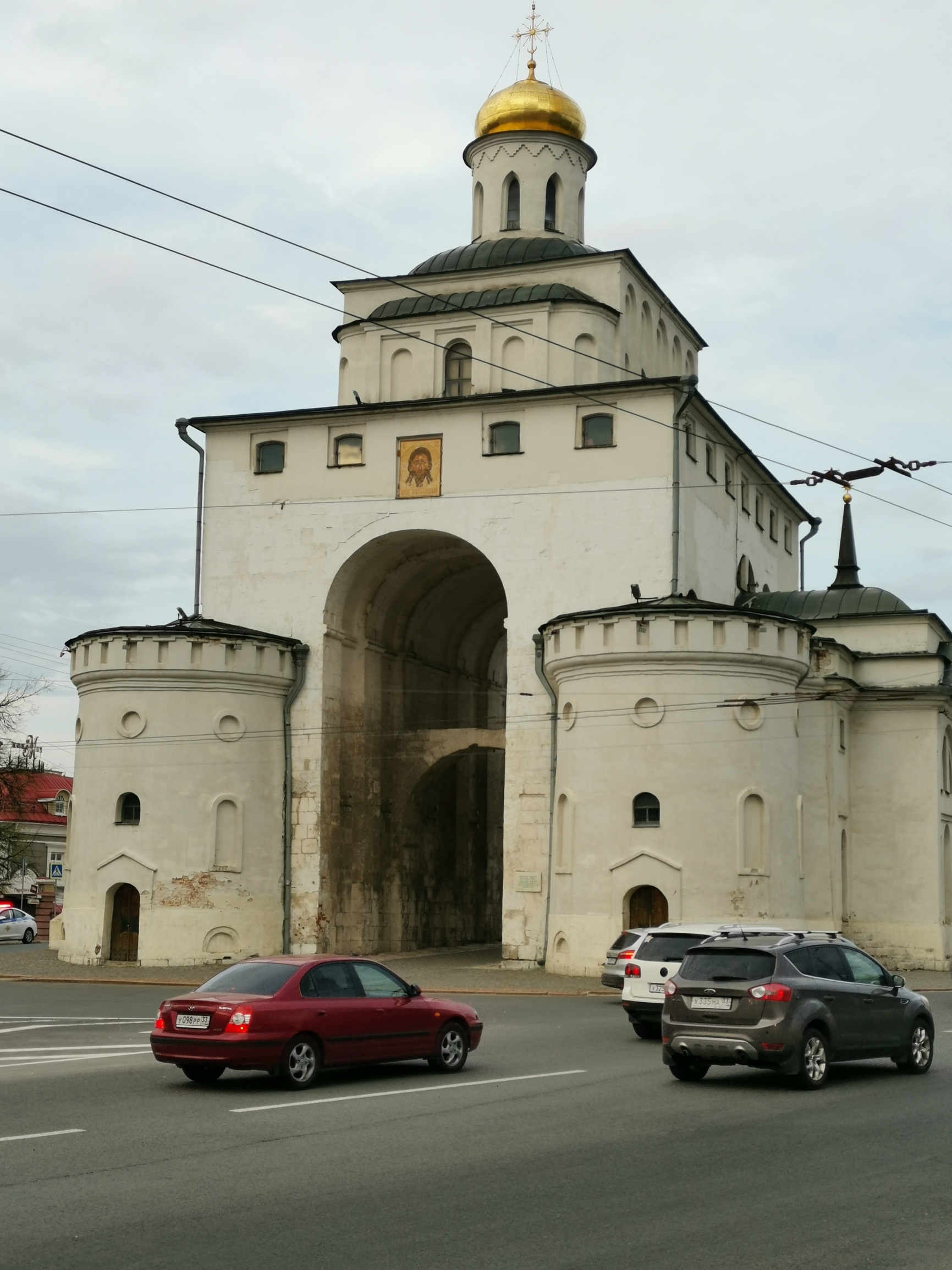 俄罗斯金环小镇弗拉基米尔，有着独一无二的古迹，金门、圣母升天大教堂、德米特列耶夫教堂等，被列为世界文