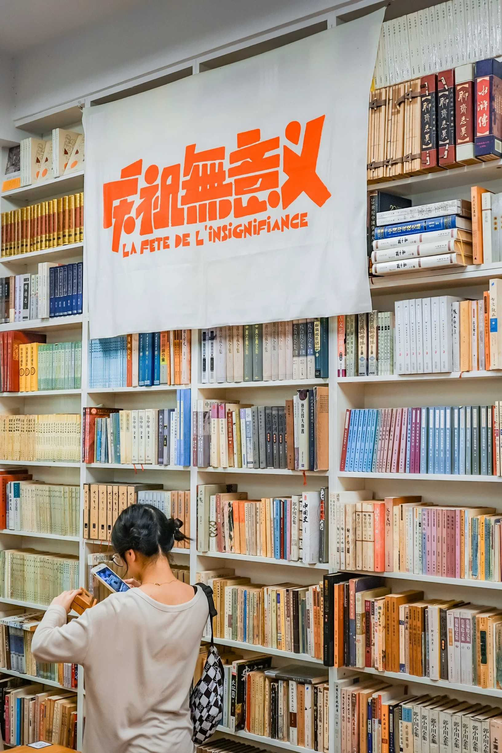 广州拍照· 荔湾湖边居然藏着一个可以睡觉的书店！