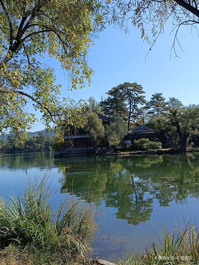 96国庆节天气特好,来避暑山庄游玩,不冷不热,就是早晚温差太大,薄厚